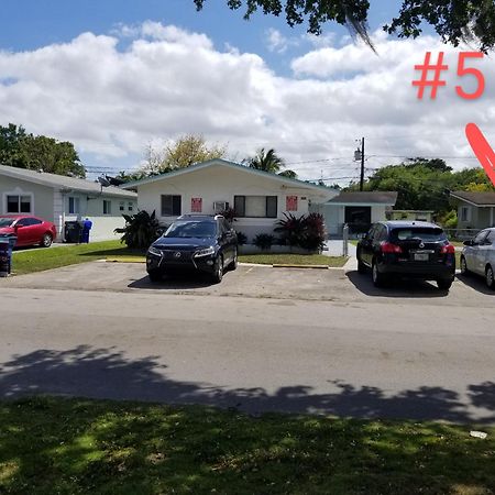 Cute Renovated Studio 4 Miles From Hard Rock Hotel Hollywood Exterior photo