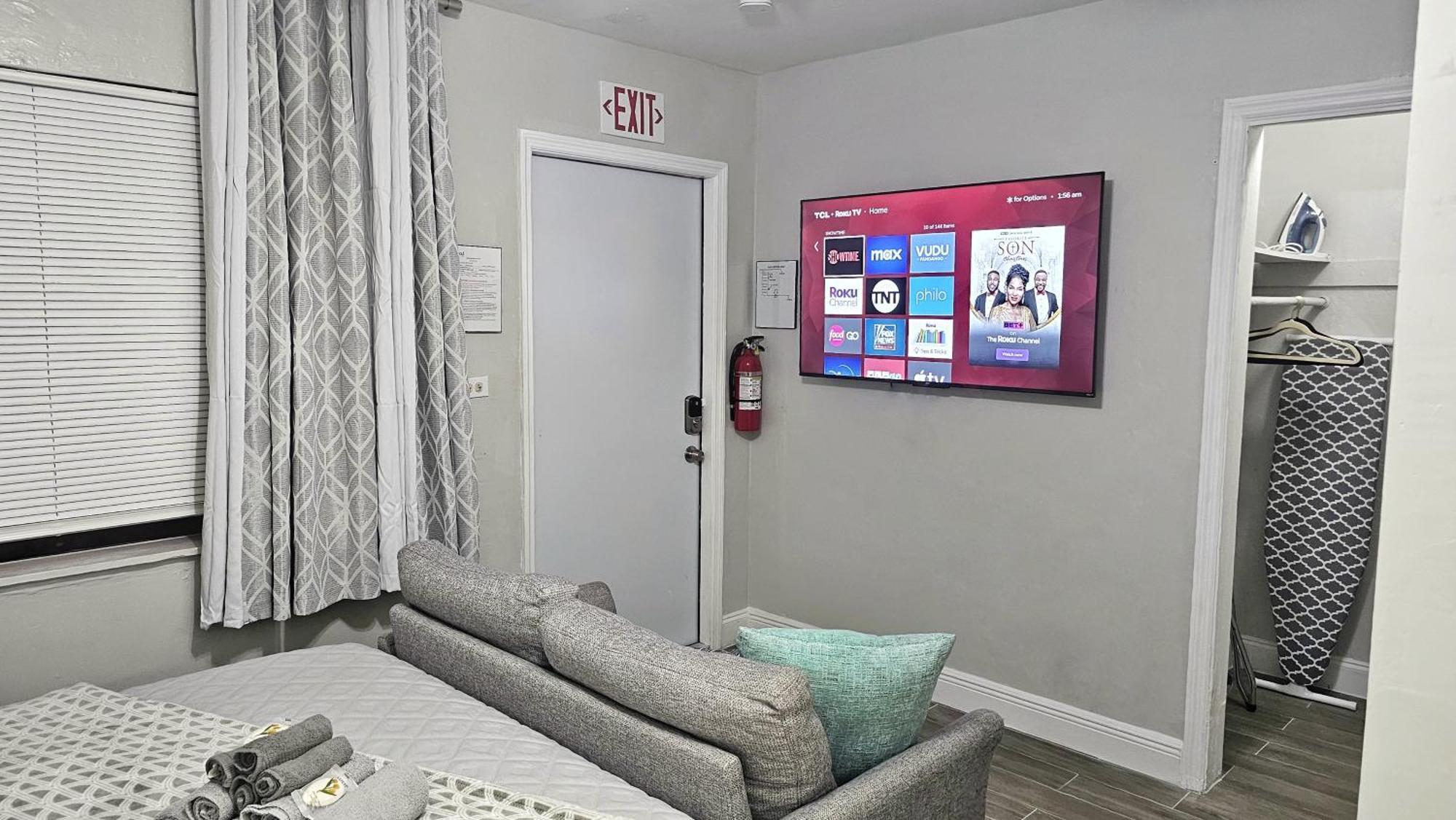 Cute Renovated Studio 4 Miles From Hard Rock Hotel Hollywood Exterior photo